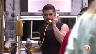 Marcelo atende Big Fone