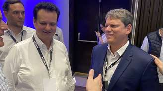 Aliado do governador, o secretário Gilberto Kassab afirmou que Tarcísio de Freitas deve diferenciar gratidão política de submissão ao ex-presidente Jair Bolsonaro.