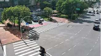 Imagens do programa Smart Sampa flagram tiroteio na Avenida Faria Lima entre policiais e suspeitos de roubo à residência no Morumbi