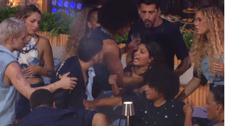 A briga começou quando Gabriela foi tomar satisfações com Marcelo 