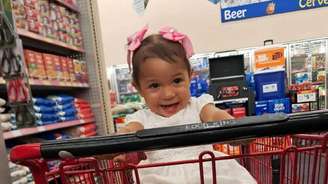 Amalia, de apenas 18 meses, foi detida com os pais no fim de 2025. A menina enfrentou problemas respiratórios e não teve atendimento adequado.