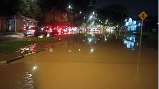 Registro de alagamento na Rodovia Presidente Trancredo de Almeida Neves.