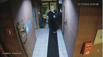 Ação dos criminosos foi registrada pelas câmeras de segurança.