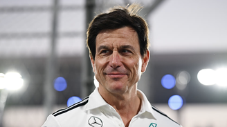 Chefe de equipe da mercedes, Toto Wolff, fala sobre a polêmica dos motores