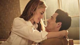 A série História de Amor: John F. Kennedy Jr. e Carolyn Bessette retrata o romance marcado por exposição e pressão da mídia