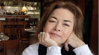 Um a irritação no olho acabou sendo o primeiro sinal de uma doença hepática rara para Caroline King, 63