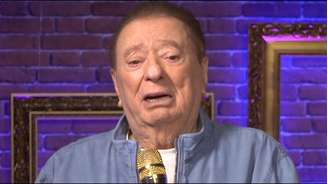 Raul Gil se emociona durante a estreia de seu novo programa, 'Talk Raul'