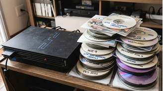 Camelódromo, Memory Card e madrugada: o ritual social do PS2 no Brasil