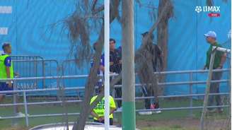 Brasileiro é vítima de racismo durante jogo de primeira divisão no exterior — 