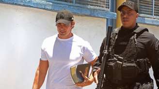 O empresário Daniel Vorcaro, dono do Banco Master, ao deixar o Centro de Detenção Provisória em Guarulhos (SP), após a primeira prisão, em novembro de 2025