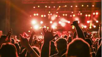 Festivais são eventos intensos. Além de pular e cantar ao som de seus artistas favoritos, o público caminha quilômetros para conferir as atrações e ativações e permanece de pé por muito tempo. 