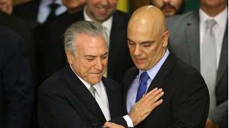 Michel Temer ao lado de seu então ministro Alexandre de Moraes