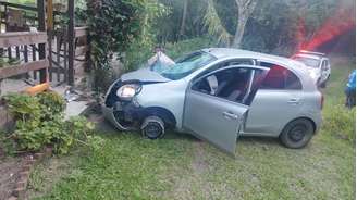 Carro do médico após atropelar seis pessoas no Rio Grande do Sul