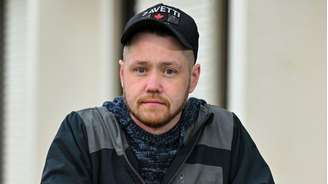 Nathan Newby passou duas horas convencendo Mohammad Farooq a abandonar seu plano de ataque a bomba em um hospital de Leeds, na Inglaterra