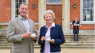 A socióloga Alizée Delpierre descreve a relação entre os ricos e seus empregados como uma "exploração dourada"