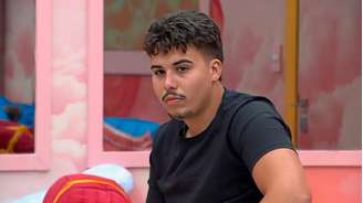 Pedro Espíndola, ex-BBB 26, se envolve em confusão em barbearia