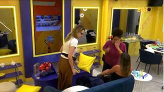 No 'BBB 26', público pede expulsão de Samira após sister tocar no rosto de Milena