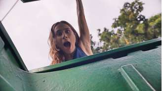 Lucélia encontra fortuna dentro da caçamba de lixo