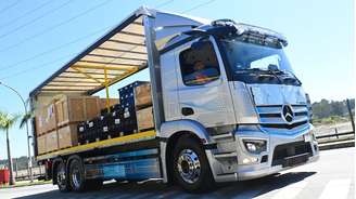 Caminhão elétrico eActros 400 está em operação na logística interna da Mercedes-Benz na fábrica de São Bernardo do Campo
