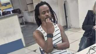 Toni Garrido prestando esclarecimento na delegacia