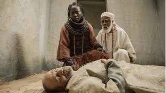 Momento em que Paxá é encontrado morto em 'Nobreza do Amor'.