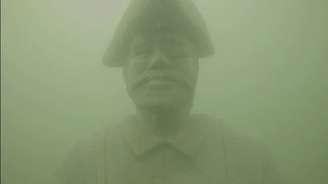 Estátua do Pirata é uma das atrações subaquáticas no Guarujá.