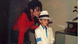 Em 'Leaving Neverland', Wade Robson (criança da foto) afirma ter sido abusado por Jackson na década de 1990