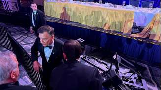 Segurança no Washington Hilton, em Washington, D.C, onde ocorreu o jantar de gala da Associação de Correspondentes da Casa Branca, no Sábado (25) em Washington. As autoridades informaram que os disparos ocorreram do lado de fora do salão principal, na área de acesso e controle de segurança, e que o presidente Donald Trump e os demais convidados foram evacuados com segurança.