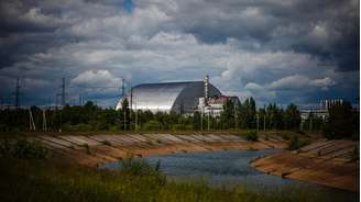 Usina de Chernobyl é monitorada por milhares de profissionais ucranianos e internacionais, para evitar vazamentos radioativos.