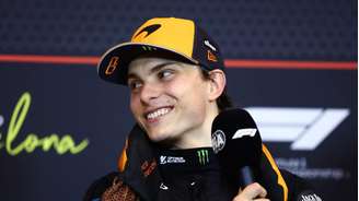 Oscar Piastri destaca postura de Lewis Hamilton 