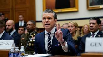 O secretário de Defesa dos EUA, Pete Hegseth, discursa em uma comissão do Congresso americano. Em 29 de abril de 2026.
