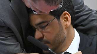 Jorge Messias recebe abraço de Sóstenes Cavalcante no Senado; advogado-geral da União foi rejeitado para vaga no STF