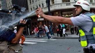 A liberdade de imprensa atingiu seu nível mais baixo em um quarto de século, alertou nesta quinta‑feira (30) a organização Repórteres Sem Fronteiras (RSF).