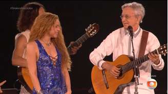 Shakira e Caetano Veloso durante show da colombiana na Praia de Copacabana.