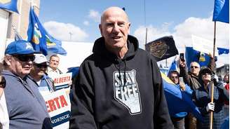 Mitch Sylvestre, diretor do grupo Stay Free Alberta, afirma ter assinaturas acima da quantidade necessária para convocar um plebiscito sobre a independência da província