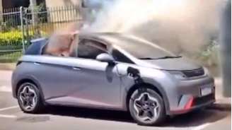 BYD Dolphin pega fogo no RS e é primeiro carro elétrico a sofrer incêndio no Brasil