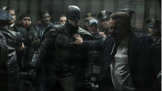 Robert Pattinson e Jeffrey Wright retornarão como Batman e James Gordon em 'Batman: Parte 2', que tem estreia marcada para 2027