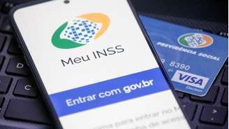 Pagamentos para quem recebe aposentadoria,pensão etc acima de R$ 1.518 terão reajuste de 4,77%