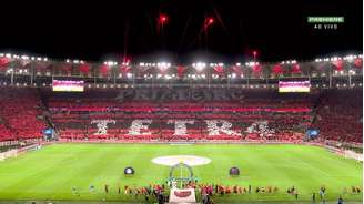 "Primeiro tetr4": torcida do Flamengo relembra final da Libertadores de 2025 antes de jogo com o Palmeiras.
