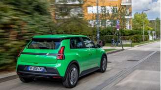 Com o aumento da popularidade dos veículos elétricos, a tributação de automóveis pode mudar: ficando menos vinculada ao combustível e mais ao uso real do veículo. © Etienne Roville