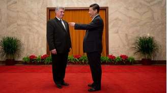 Xi Jinping e Miguel Díaz-Canel em 2013