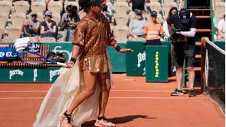 A tenista Naomi Osaka tem causado sensação ao entrar na quadra de Roland-Garros usando vestidos de alta-costura (28/05/26).