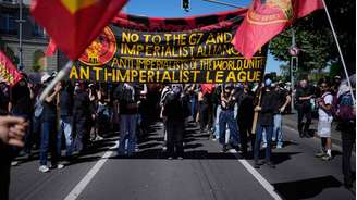 Grupos se reuniram nas ruas de Genebra em 14 de junho de 2026 para denunciar "o fascismo e o imperialismo" na véspera da abertura da reunião de cúpula do G7, realizada em Evian, na vizinha França.