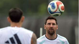 Messi durante treino com a Argentina em Kansas City, em 13 de junho de 2026. Argentina estreia nesta terça na Copa.