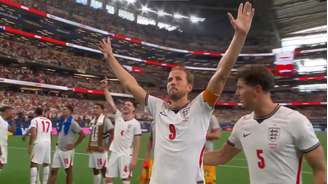 Inglaterra vence na estreia da Copa do Mundo e canta "Wonderwall" com a torcida após o jogo