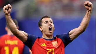 Mikel Oyarzabal marcou duas vezes na goleada da Espanha sobre a Arábia Saudita.