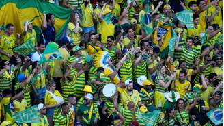 Torcedores brasileiros nas arquibancadas do MetLife Stadium, em Nova Jersey, durante estreia da Seleção na Copa do Mundo, em jogo contra o Marrocos.
