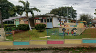 A Escola Tio Chico é mantida pela Brigada Militar de Porto Alegre e recebe filhos dos brigadistas