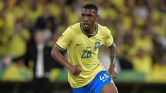 Rayan será titular no lugar de Raphinha no jogo contra a Escócia.