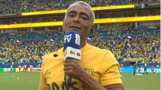 Romário em transmissão pela Cazé TV.